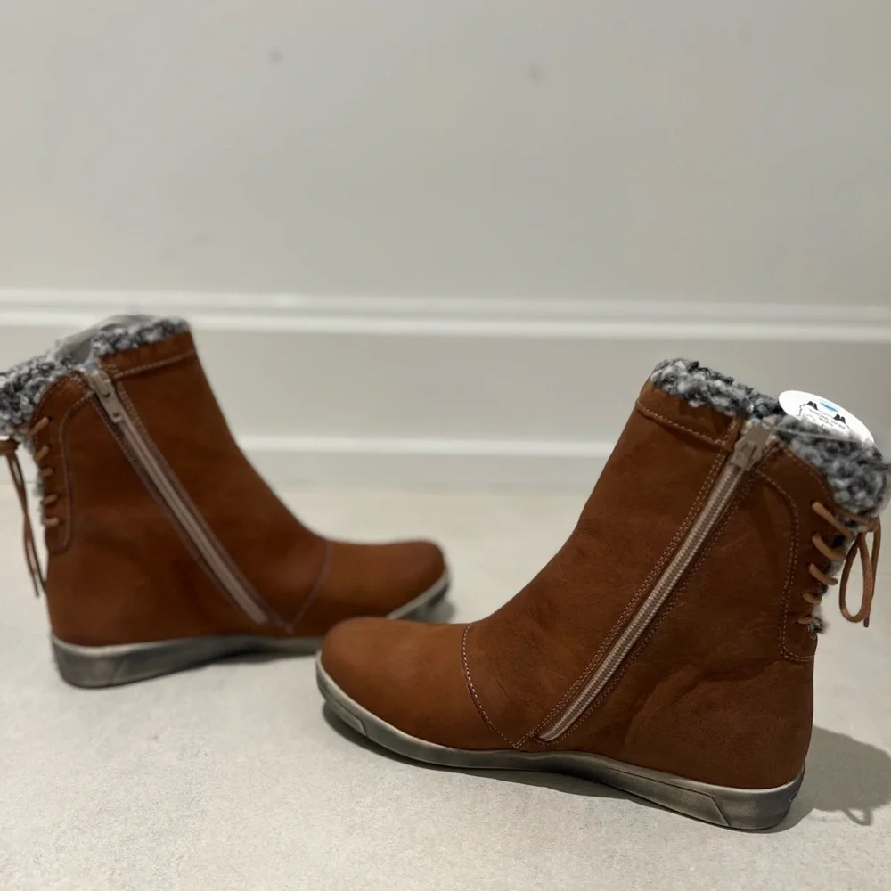 Cloud Aryana Wool Lining Leather Boots, Brand New - Picture 4 of 12